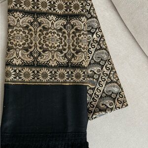 Shawl-scarf wool and silk